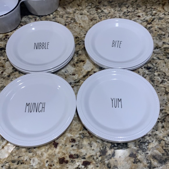 Appetizer serving tray and 12 appetizer plates - Picture 4 of 6